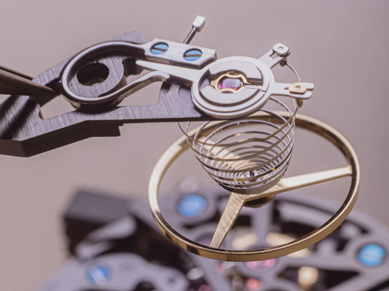 Initium – Créer sa propre montre ou bijou suisse